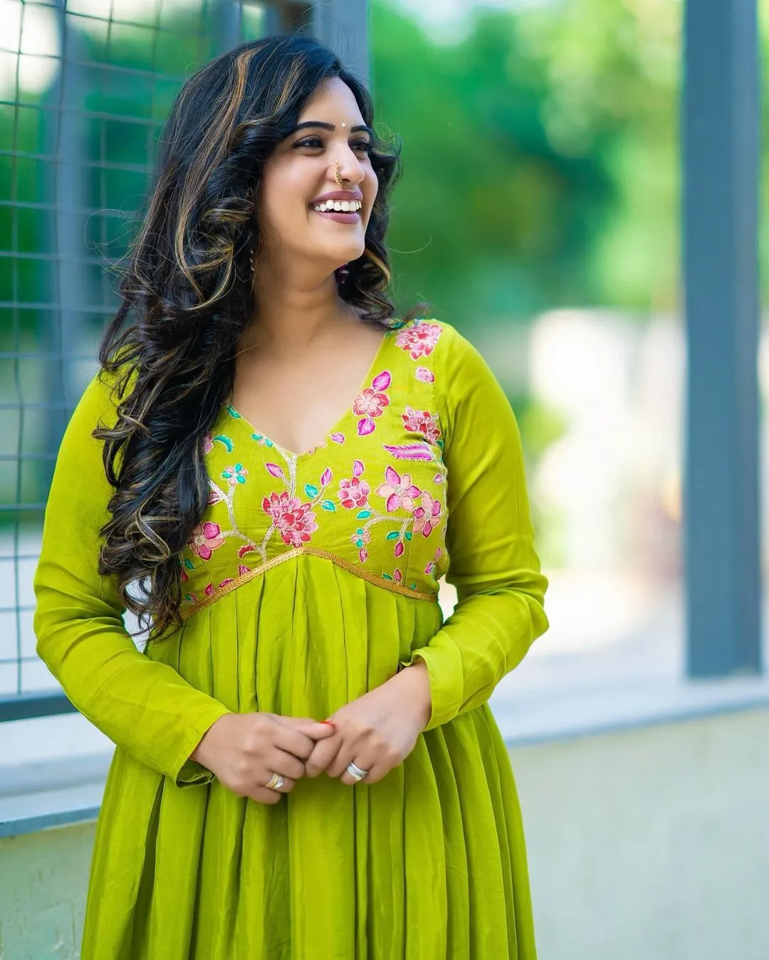 TELUGU TV ACTRESS SRAVANTHI CHOKARAPU PHOTOSHOOT IN GREEN DRESS 5